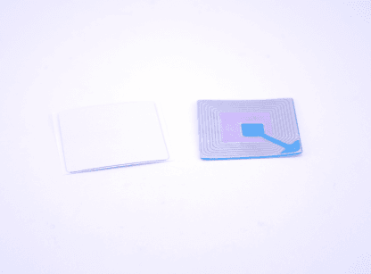 Etiqueta antihurto adhesiva RF 4x4 blanca rollo 1000 etiquetas